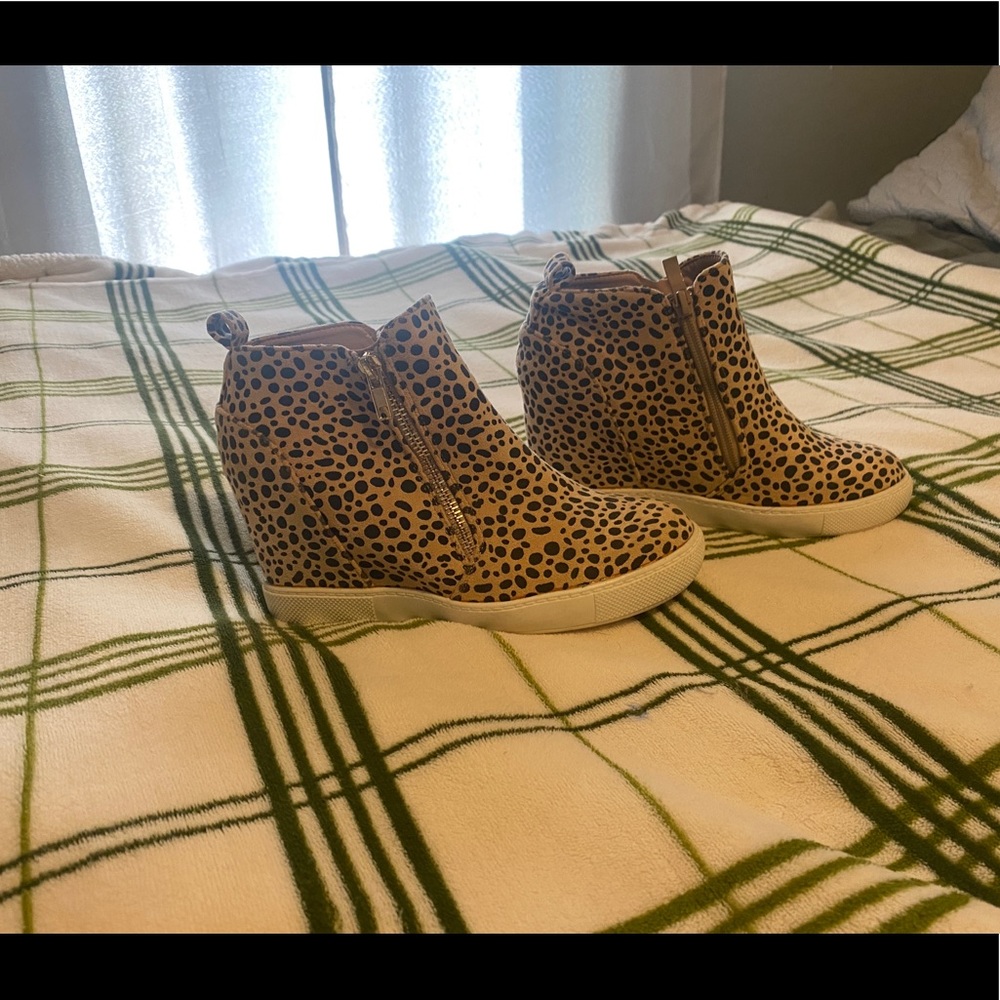 Boutique shoes like new.